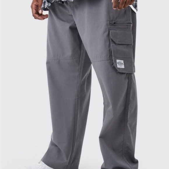Boohoo man PLUS FIXED WAIST BRANDED RELAXED FIT CARGO TROUSERS Gray New size 42 - Picture 8 of 8